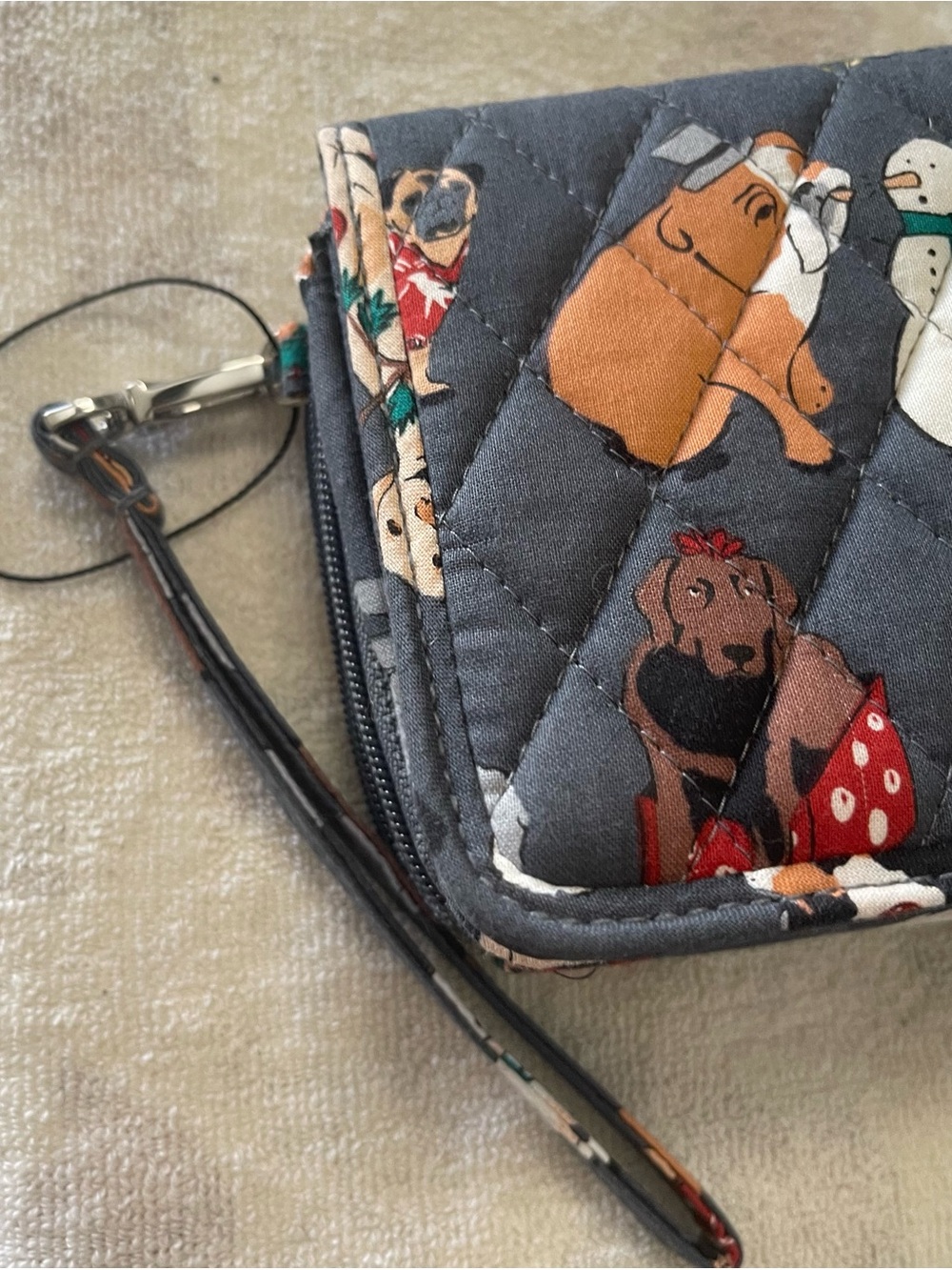 Vera Bradley RFID 3-in-1 Crossbody – Holiday Dogs – NWOT - Picture 9 of 12